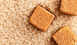 خواص قند قهوه ای + آیا قند قهوه ای برای بدن مفید است؟