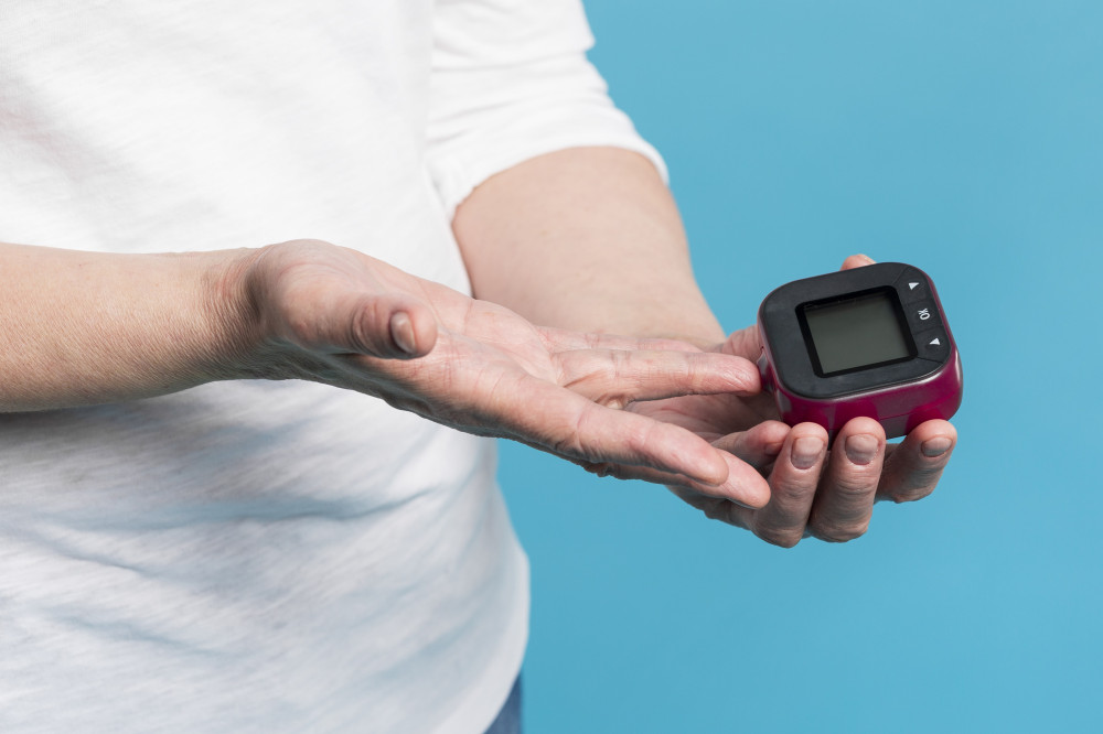 دستگاه تست قند خون